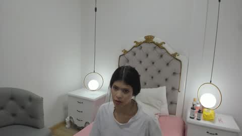 Snapshot of skinnygirl_28 chatting on 2, 2, 2026 SkinnyGirl online show from 2, 2, 2026