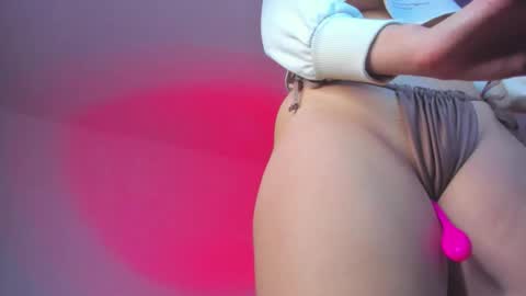 Snapshot of skinnyhorny_ chatting on 17, 10, 2025 SKINNYHORNY online show from 17, 10, 2025