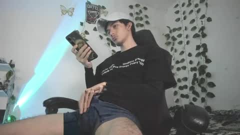 Snapshot of skiny_dann chatting on 7, 4, 2026 skiny_dann online show from 7, 4, 2026