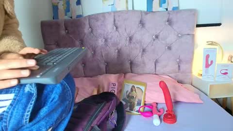 skye moore online show from 1, 10, 2025