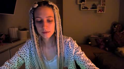 Snapshot of skyewavy chatting on 9, 10, 2025 online show from 9, 10, 2025