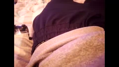 Snapshot of skyfalltoyou chatting on 4, 10, 2025 skyfalltoyou online show from 4, 10, 2025