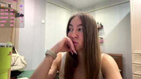 Snapshot of skylarbelle chatting on 8, 4, 2026 Aurora online show from 8, 4, 2026