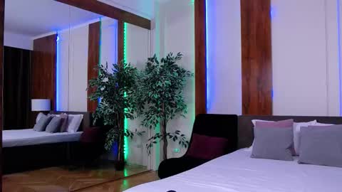 SkylarSpark online show from 18, 9, 2025