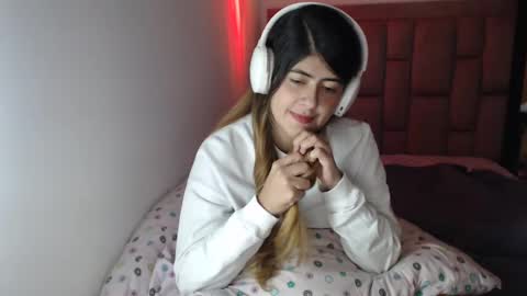 Snapshot of skyler1195 chatting on 12, 3, 2025 Skyler online show from 12, 3, 2025