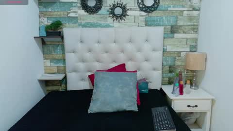 Snapshot of skyler_naomi chatting on 2, 6, 2026 skyler_naomi online show from 2, 6, 2026