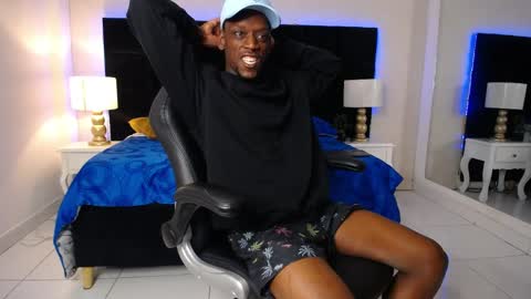 SKYLERBIGXXX online show from 21, 4, 2026