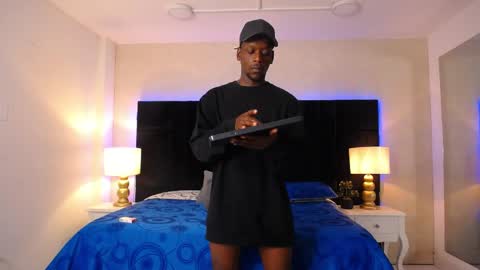 SKYLERBIGXXX online show from 29, 4, 2026