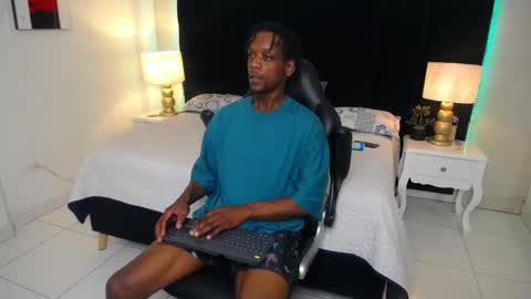 Snapshot of skylerbigxxx chatting on 6, 6, 2026 SKYLERBIGXXX online show from 6, 6, 2026