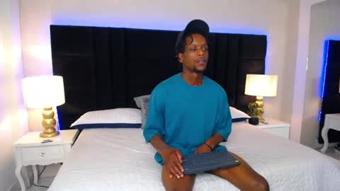 Snapshot of skylerbigxxx chatting on 18, 6, 2026 SKYLERBIGXXX online show from 18, 6, 2026