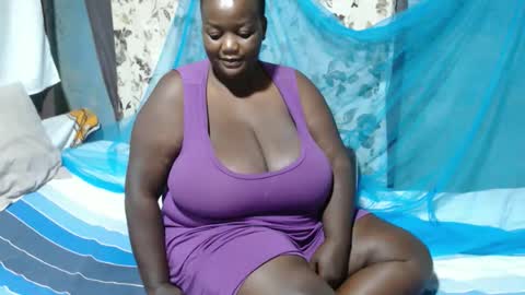 Snapshot of skylla07 chatting on 18, 11, 2025 sheliah online show from 18, 11, 2025