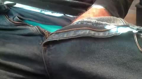 Snapshot of skypylot chatting on 16, 12, 2025 ResqPylot2 online show from 16, 12, 2025