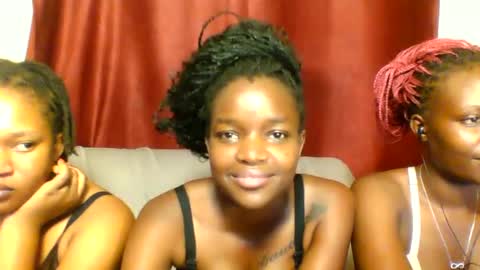 Snapshot of sleek_ass chatting on 21, 2, 2025 sleek_ass online show from 21, 2, 2025