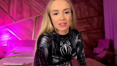 Snapshot of slemgem chatting on 15, 12, 2024 Slemgem Amy  friends online show from 15, 12, 2024