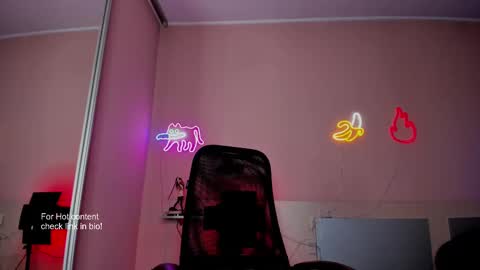 Snapshot of slemgem chatting on 9, 2, 2025 Slemgem Amy  friends online show from 9, 2, 2025