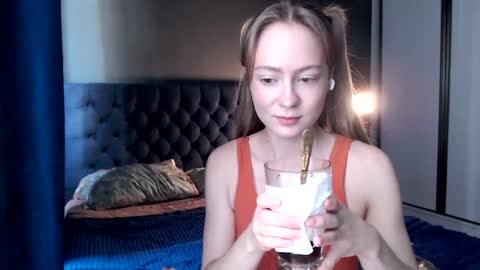 Snapshot of slemgem chatting on 24, 10, 2025 Slemgem Amy  friends online show from 24, 10, 2025