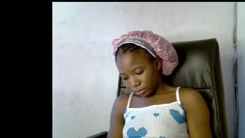 Snapshot of slim_ebonypet chatting on 19, 4, 2026 Crystal online show from 19, 4, 2026