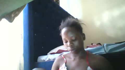 Snapshot of slim_petite_ebony chatting on 13, 5, 2026 slim_petite_ebony online show from 13, 5, 2026