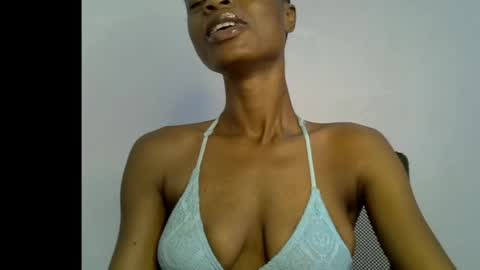 Snapshot of slim_petitqueen chatting on 15, 4, 2026 Alice online show from 15, 4, 2026