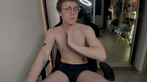 Snapshot of slippery_baby chatting on 26, 12, 2024 Mila online show from 26, 12, 2024