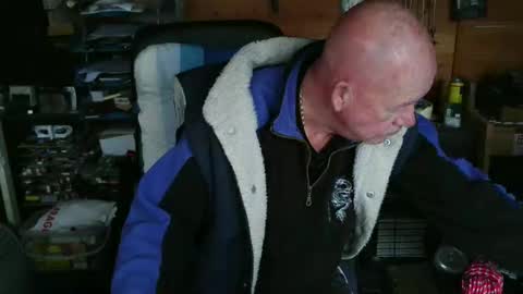 Snapshot of slutboybot chatting on 4, 11, 2025 slutboybot online show from 4, 11, 2025