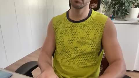 Snapshot of slutguy81 chatting on 2, 3, 2026 Slutguy81 online show from 2, 3, 2026