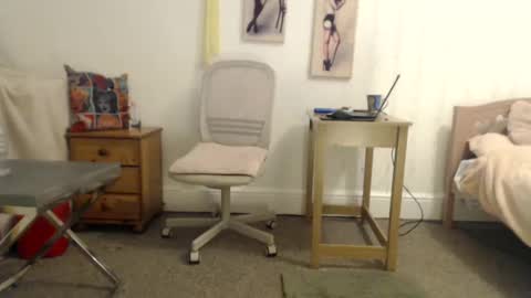 Snapshot of slutsuzy chatting on 27, 1, 2025 Slut Suzy online show from 27, 1, 2025