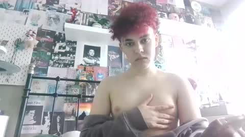 sluttyfemtwinky online show from 19, 2, 2026