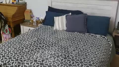 Rachel Lawrence online show from 26, 1, 2025