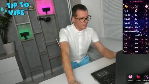 Snapshot of smallnipples chatting on 4, 12, 2025 Alex online show from 4, 12, 2025