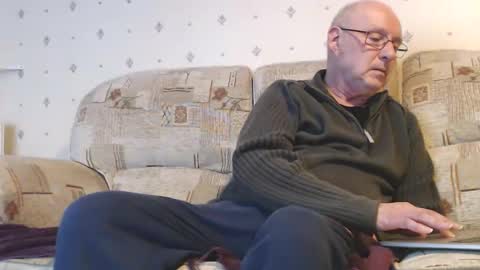 Snapshot of smallsteve562 chatting on 17, 12, 2024 Steve online show from 17, 12, 2024