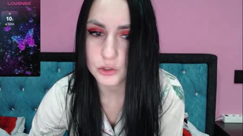 Snapshot of smile_cute_fox chatting on 14, 12, 2025 smile_cute_fox online show from 14, 12, 2025