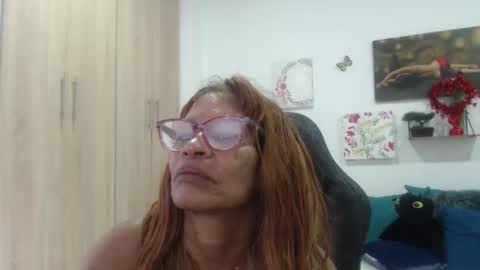Snapshot of smilet_milf chatting on 19, 4, 2026 Smileth online show from 19, 4, 2026