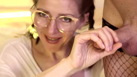 Snapshot of smilinglove chatting on 17, 4, 2026 Tati San online show from 17, 4, 2026