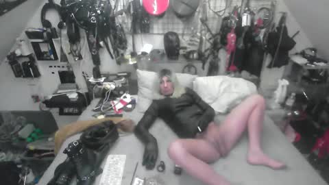 Snapshot of smokeslut365 chatting on 19, 12, 2025 smokeslut365 online show from 19, 12, 2025