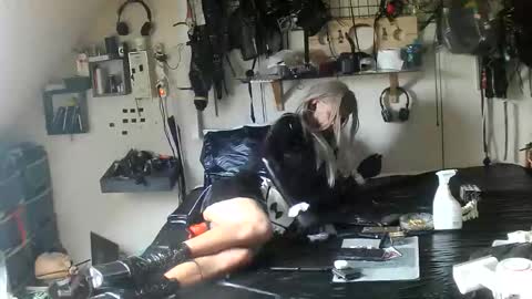 smokeslut365 online show from 10, 6, 2026