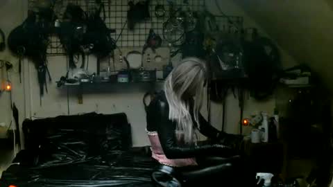 Snapshot of smokeslut365 chatting on 18, 6, 2026 smokeslut365 online show from 18, 6, 2026
