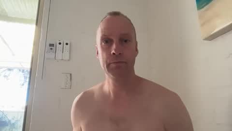 Snapshot of smoothroundbottom chatting on 15, 10, 2025 KinkyDonks online show from 15, 10, 2025