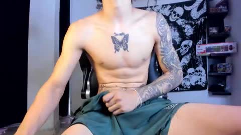 Snapshot of snakebutterfly chatting on 4, 3, 2026 snakebutterfly online show from 4, 3, 2026