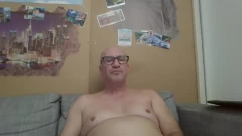 Snapshot of sneakerboy18 chatting on 16, 6, 2026 sneakerboy18 online show from 16, 6, 2026