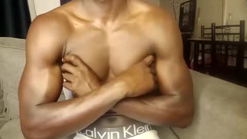 Snapshot of sneaky_link2 chatting on 21, 12, 2025 papi online show from 21, 12, 2025