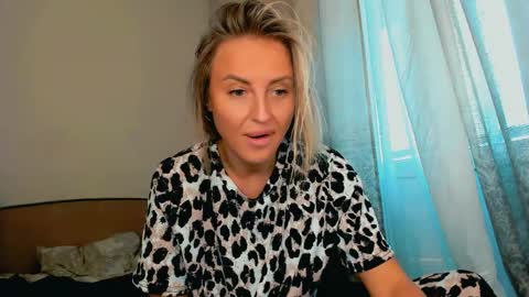 Snapshot of snezanablond chatting on 3, 4, 2026 Sneja online show from 3, 4, 2026