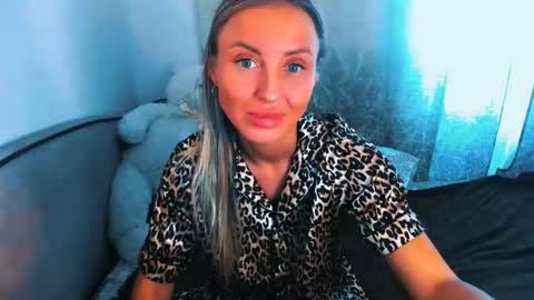 Snapshot of snezanablond chatting on 10, 4, 2026 Sneja online show from 10, 4, 2026