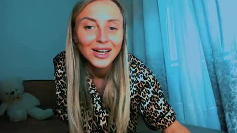 Snapshot of snezanablond chatting on 24, 4, 2026 Sneja online show from 24, 4, 2026
