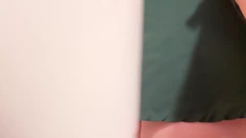 Snapshot of snezhka10 chatting on 4, 4, 2026 snezhka10 online show from 4, 4, 2026