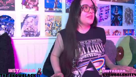 Snapshot of snowblack_ chatting on 10, 3, 2025 Snow and Bubble online show from 10, 3, 2025