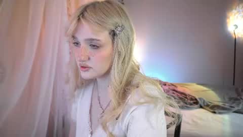 Snapshot of snowflakeskitty chatting on 23, 7, 2026 Ellie online show from 23, 7, 2026