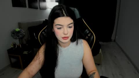 Snapshot of snowingwinter chatting on 21, 3, 2026 snowingwinter online show from 21, 3, 2026