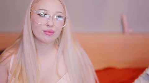 Snapshot of snowyphoenix chatting on 16, 3, 2026 Snowy Bubbles online show from 16, 3, 2026