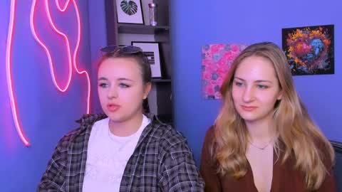 Snapshot of so_hot_rosalie chatting on 2, 4, 2026 so_hot_rosalie online show from 2, 4, 2026